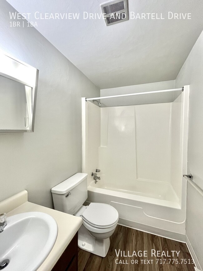 Building Photo - Newly-renovated 1-Bed Convenient to I-83 &...