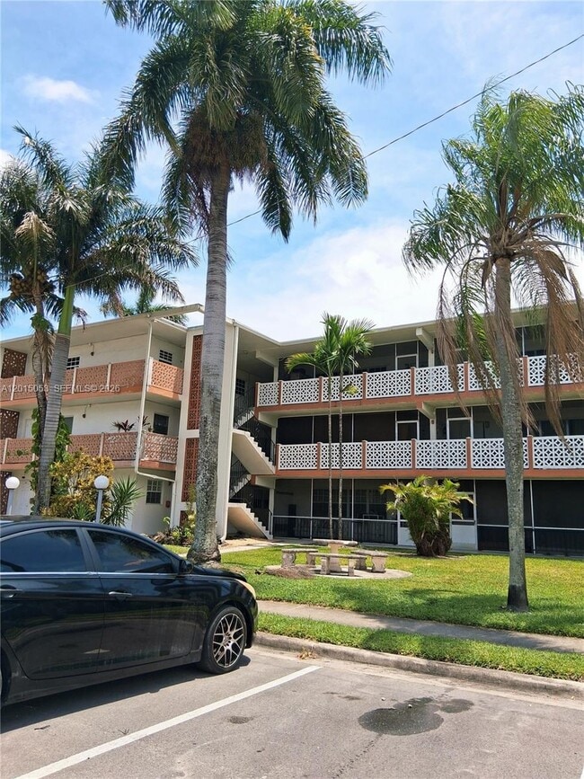 Building Photo - 1450 NE 170th St