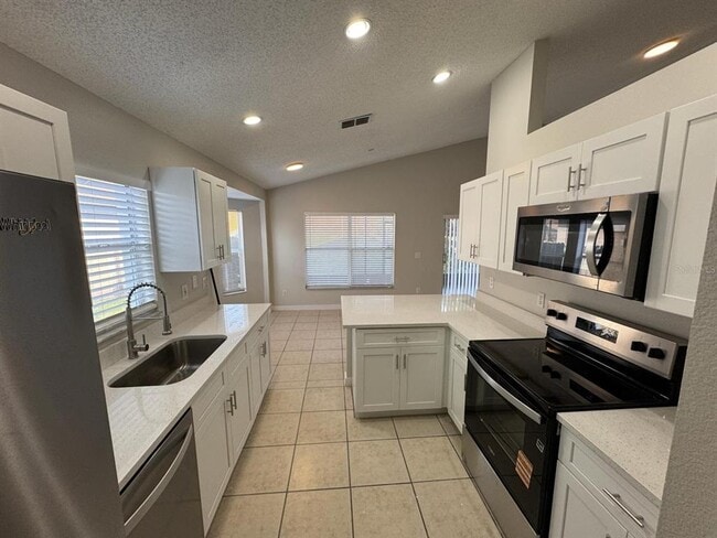 Building Photo - 611 Cypress Tree Ct