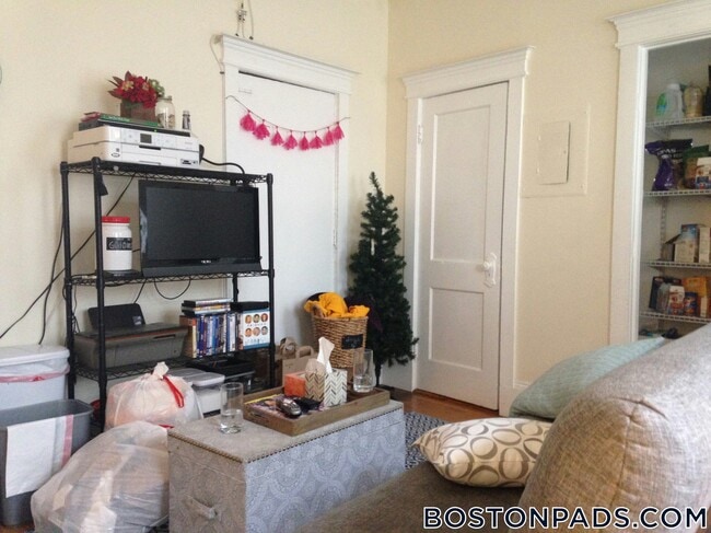 Building Photo - 447 Park Dr