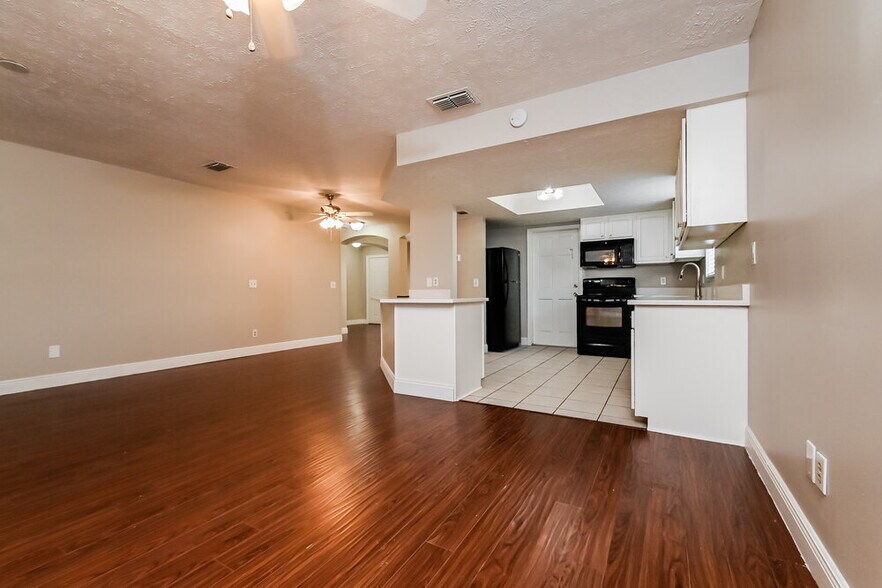 Building Photo - 846 Timber Pond Dr