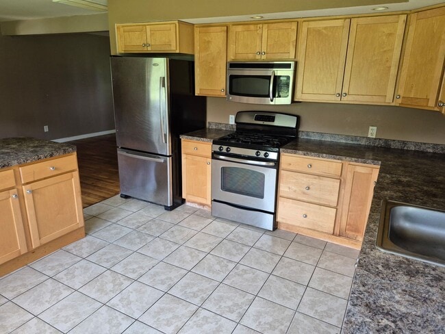 Building Photo - Spacious 3 Bed 2 Bath Rancher In Oxford