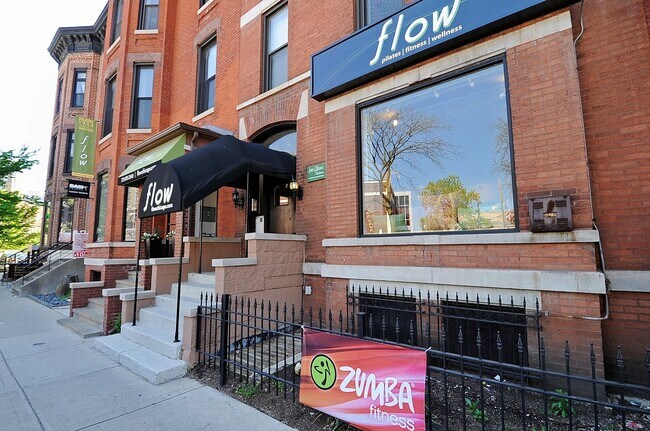 Building Photo - 323 W Webster Ave