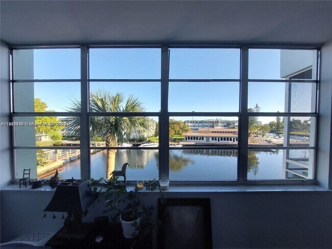 Building Photo - 2741 Taft St