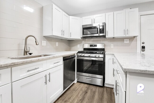 Building Photo - 1211 W 8th St