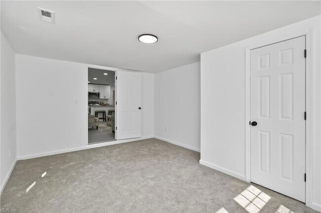 Building Photo - 13648 Track Ln