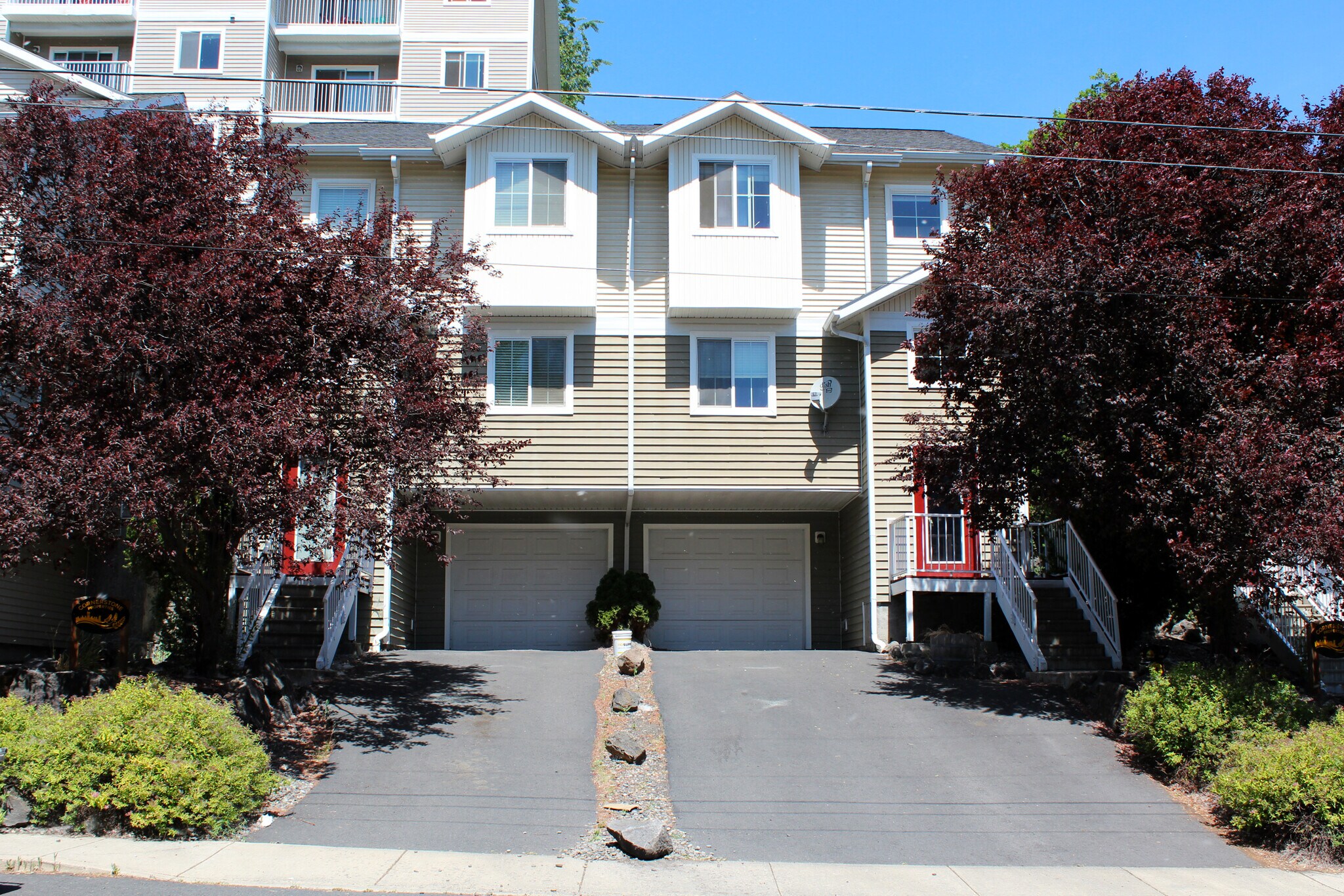 Building Photo - 423 NE Morton St