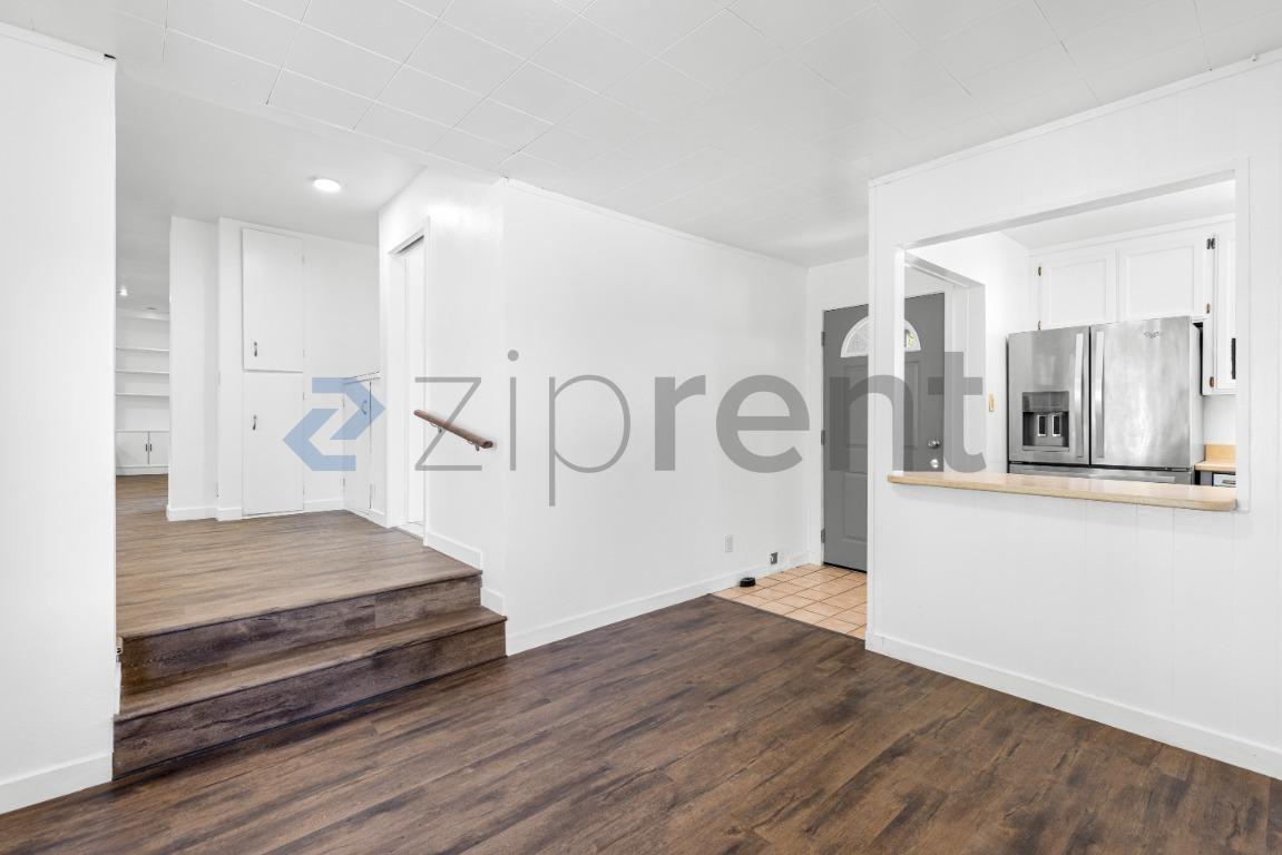 Building Photo - Unit