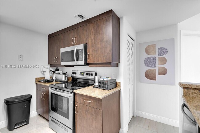 Building Photo - 701 Brickell Key Blvd