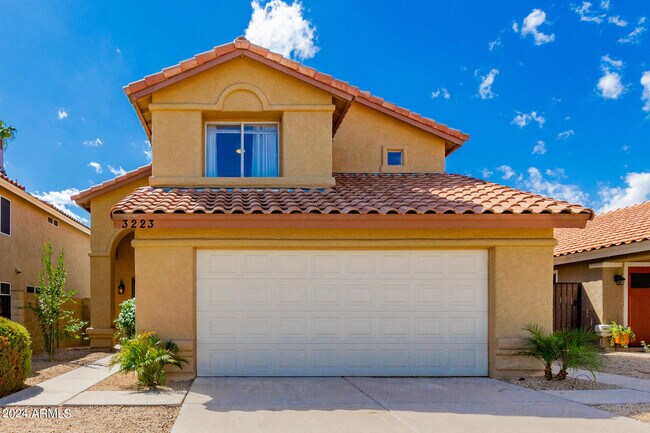 Building Photo - 3223 E Poinsettia Dr