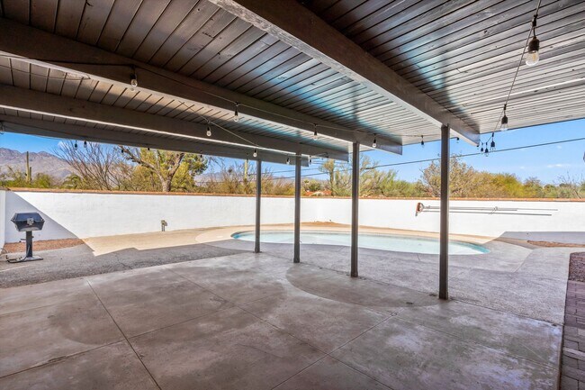 Building Photo - Charming home located in Indian Ridge Esta...