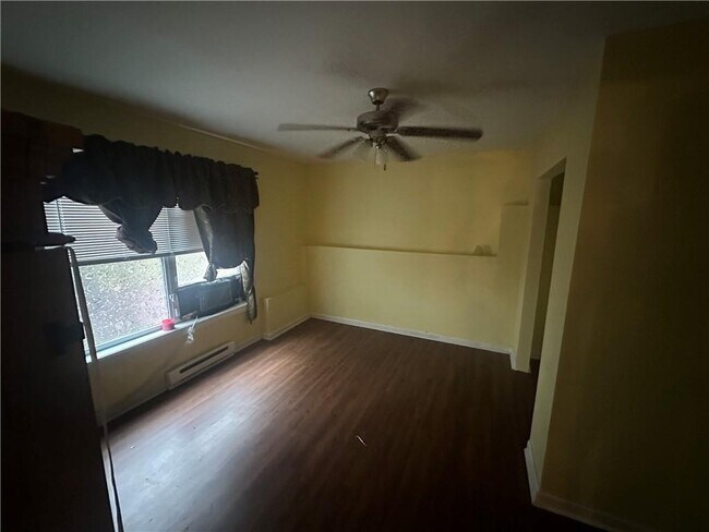 Building Photo - 61 Longwood Ct