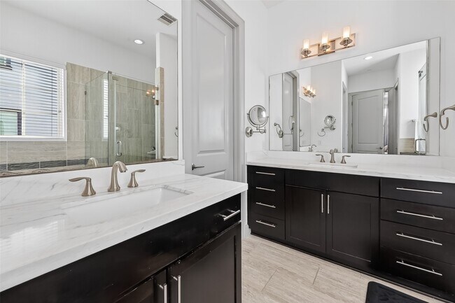 Building Photo - 1621 Rosewood St