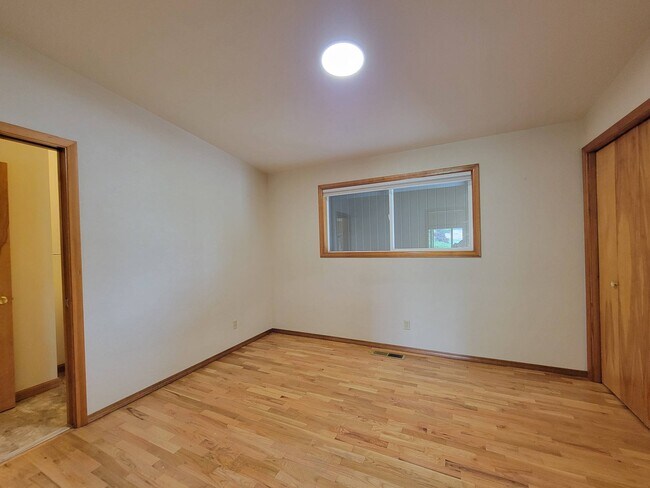 Building Photo - 305 N Quincy Pl