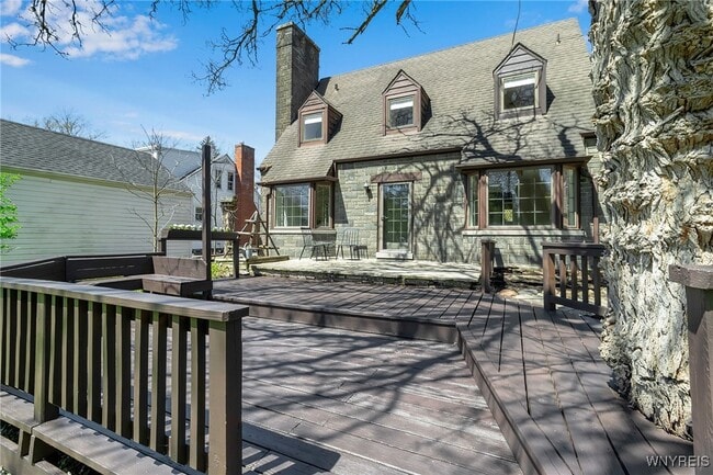 Building Photo - 305 Girard Ave