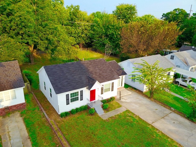 Building Photo - 303 N 43rd St