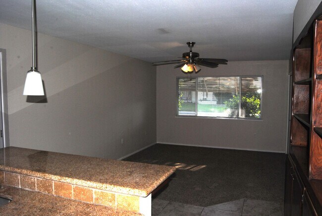 Building Photo - 5701 Daggett Ave