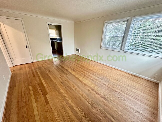 Building Photo - Charming 1 Bed 1 Bath with Huge Yard