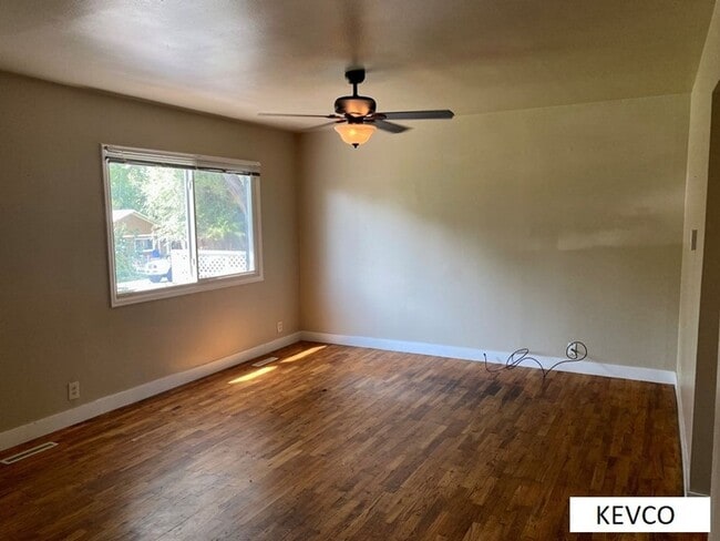 Building Photo - 314-320 Alpert Ave