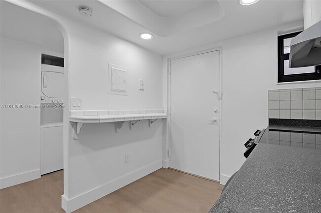 Building Photo - 6830 Indian Creek Dr
