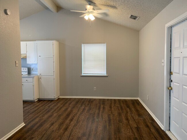 Building Photo - 805 Orleans Dr