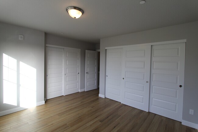 Building Photo - 424 NE Stafford St