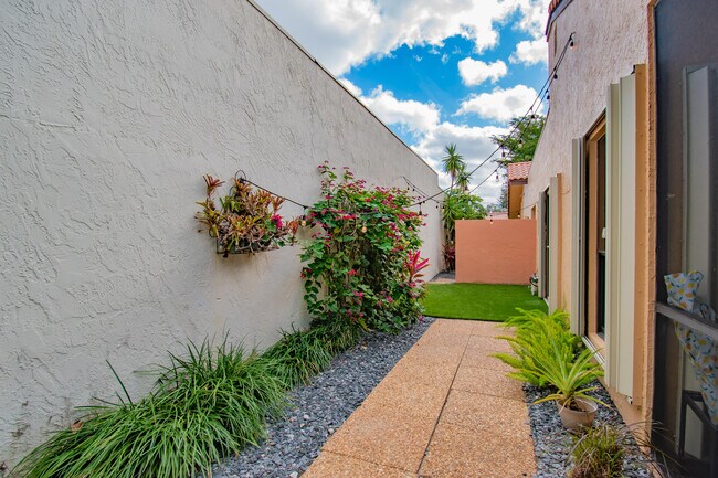 Building Photo - 6805 Allegre Ct