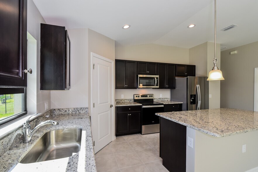 Building Photo - 3014 14th St W