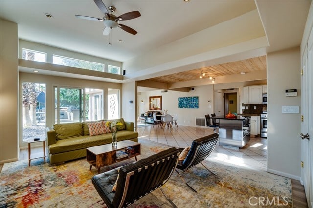 Building Photo - 576 E Desert Holly Cir
