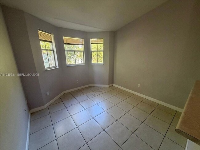 Building Photo - 1543 SE 25th St