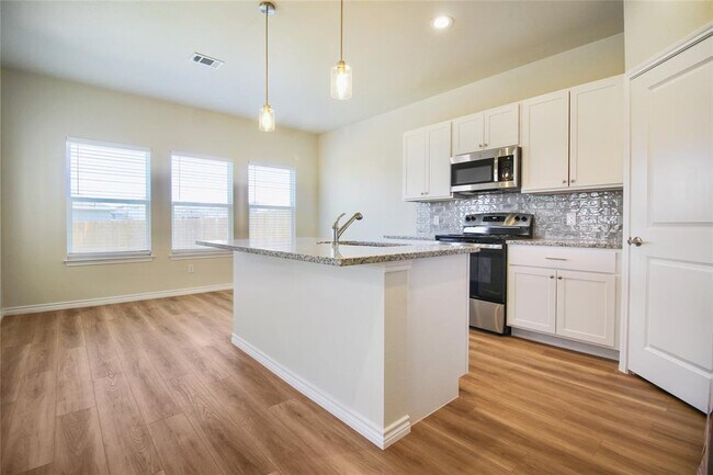 Building Photo - 514 War Admiral Dr