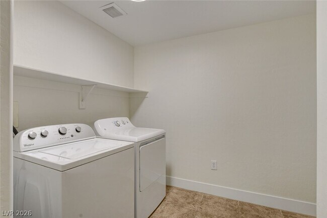 Building Photo - 6868 Sky Pointe Dr