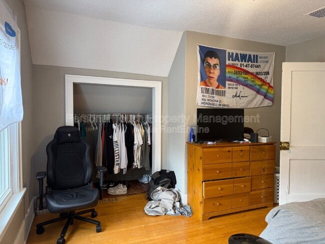 Building Photo - 606 5th St S