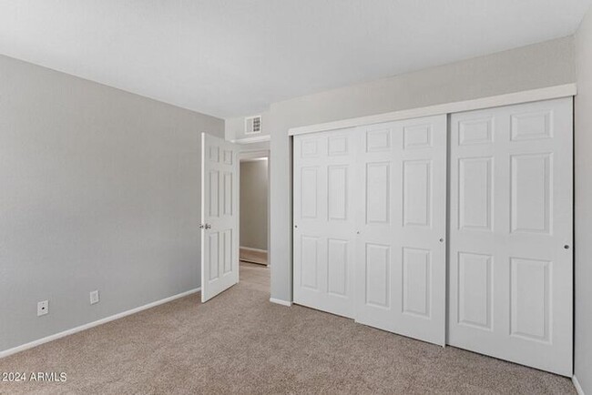 Building Photo - Single Level 3 bedroom Condo In Scottsdale!