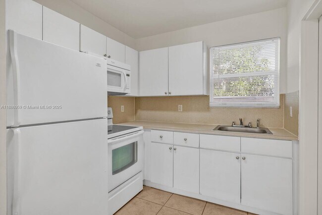 Building Photo - 575 NE 82nd St