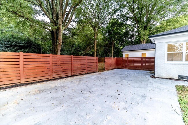 Building Photo - 3501 Eastway Dr