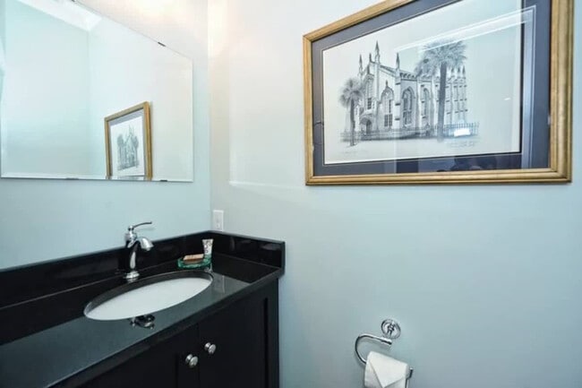 Building Photo - 600 Hermitage Ct