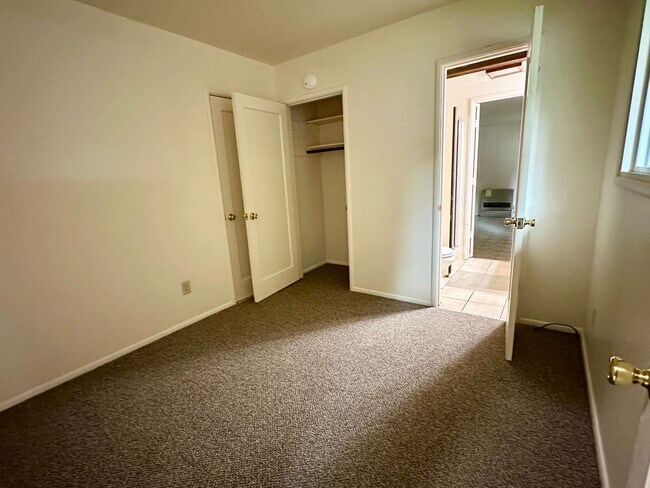 Building Photo - Spacious 4-Bedroom Home with Bonus Room in...