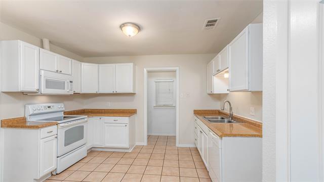 Building Photo - 5621 Brent Dr