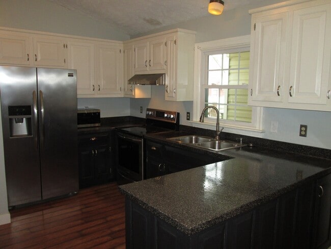 Building Photo - Spacious Four Bedroom Mechanicsville Home ...