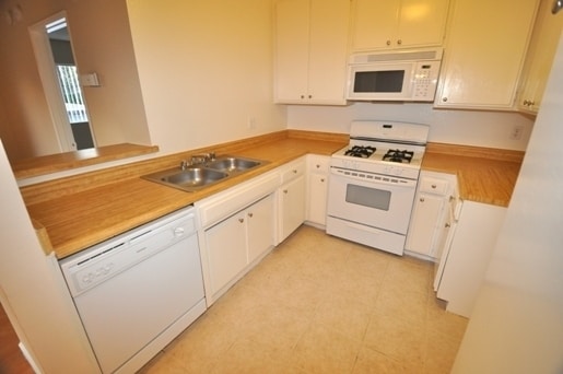 Building Photo - 12249 Oxnard St