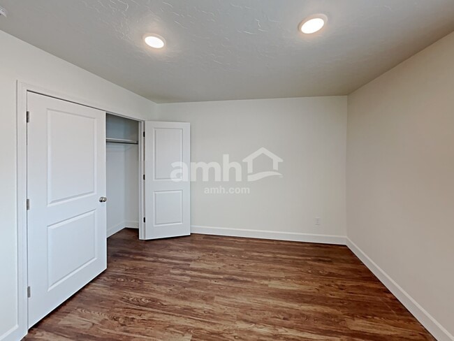 Building Photo - 6570 Old Forest Dr