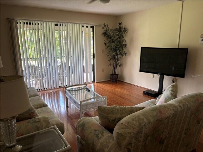 Building Photo - 750 Avenida Estancias