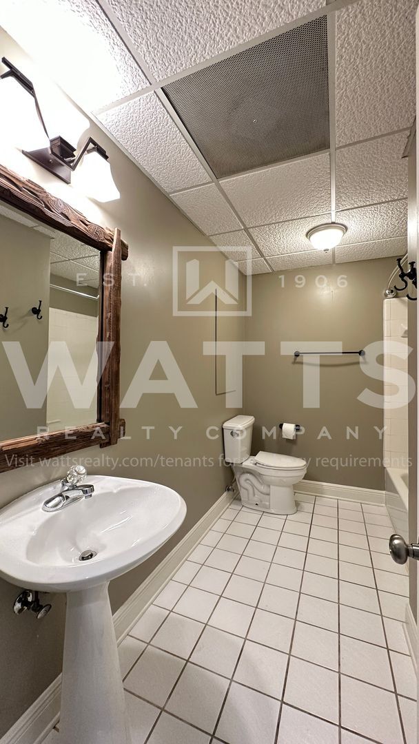 Building Photo - 4 Bedroom, 4.5 Bath Home in Heart of Hoover