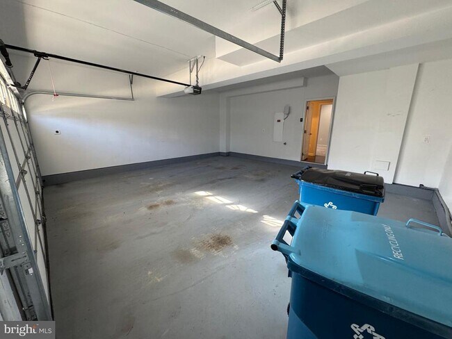 Building Photo - 22461 Windsor Locks Square