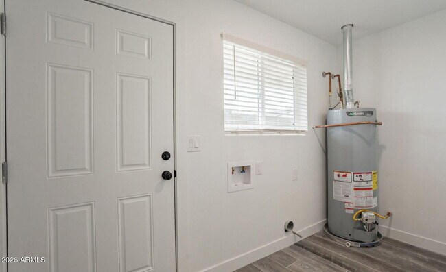 Building Photo - 5039 N 18th Ave