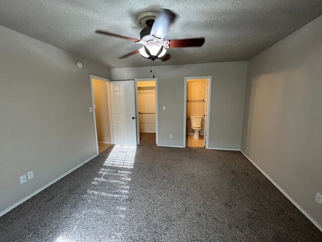 Building Photo - Cute Cottage