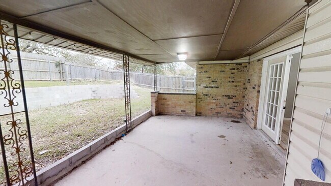 Building Photo - 414 W Voelter Ave