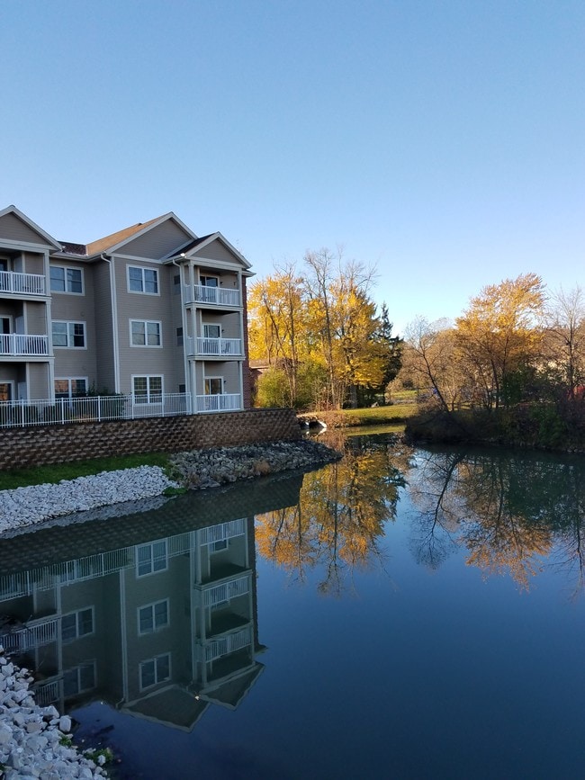 Building Photo - Willowbrook Place