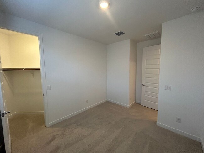 Building Photo - 5974 N 192nd Dr